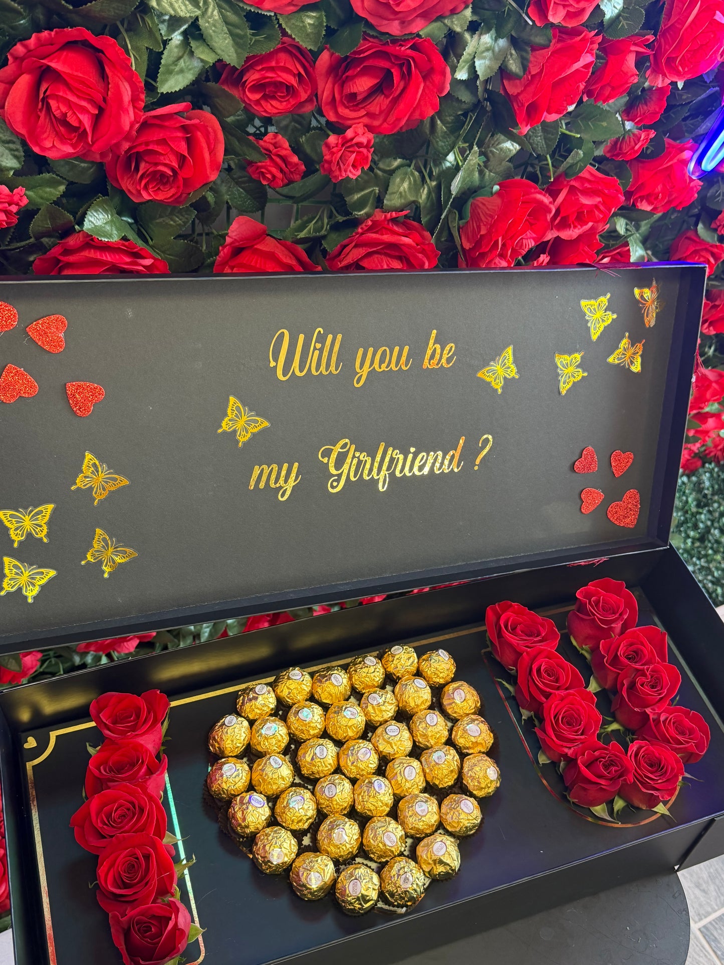 I love You box , rosas naturales con chocolate Ferrero, frase personalizada